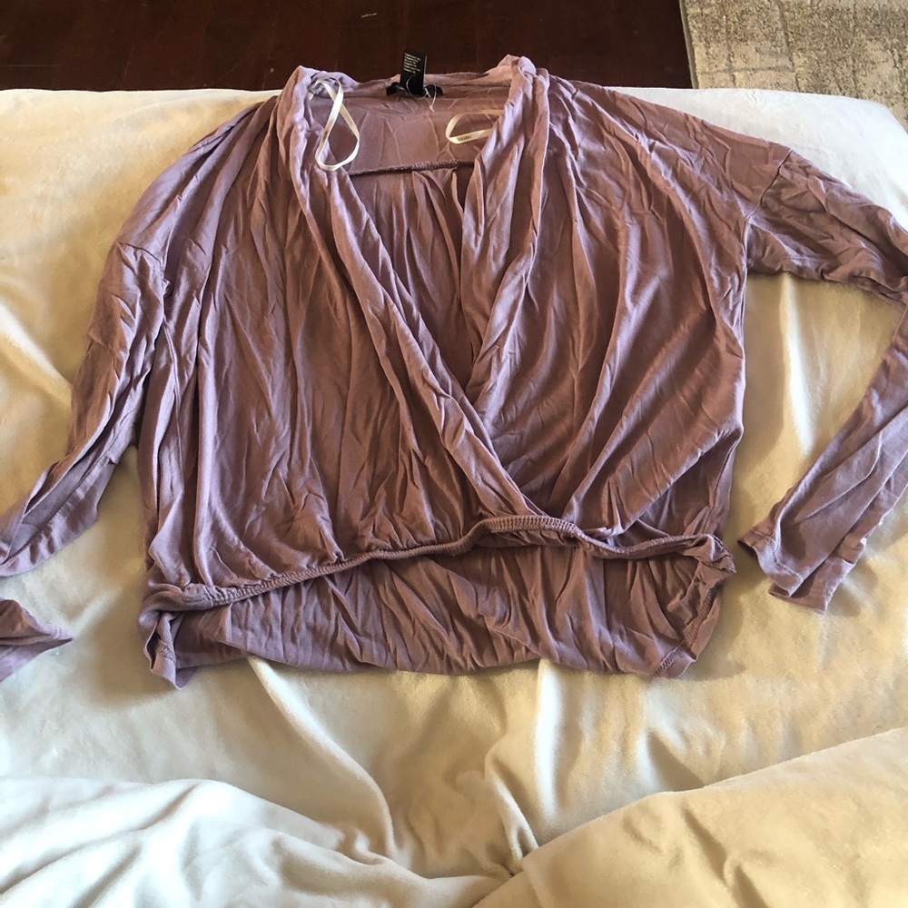 NWOT Forever 21 Purple Long Sleeve Cross Over Crop Top Light Weight Soft